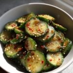 Asiatischer Gurkensalat mit Chili & Sesam: Ein erfrischender Genuss für heiße Sommertage