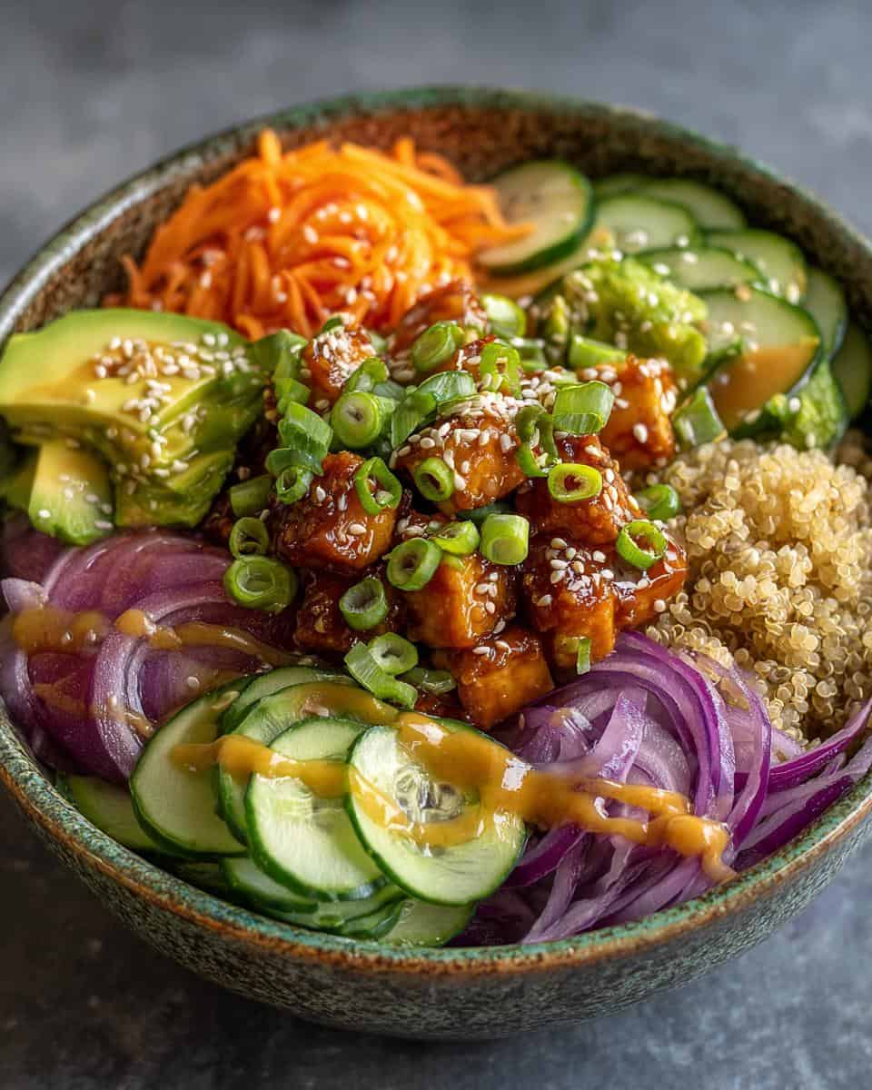 Perfekte Vegane Poke Bowl mit Tofu und Quinoa - detail 1