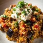 Bulgur mit Tomaten, Auberginen und Joghurt