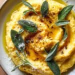 Kürbis Polenta Rezept mit Salbeibutter
