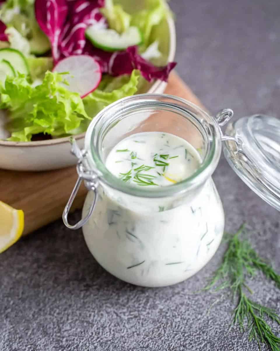 Einfaches Joghurt Dressing Rezept für Salat schnell selber machen - detail 2